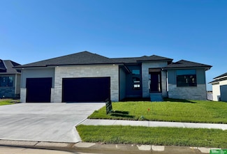 21119 Arlington St, Elkhorn, NE 68022