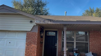 625 SW 3rd St, Moore, OK 73160