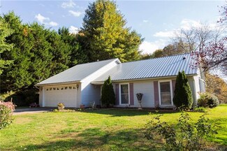 7 Trappers Run Dr, Asheville, NC 28805