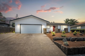 1736 Inverness Dr, Medford, OR 97504