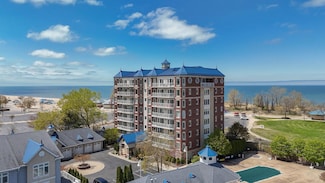 200 Lake St Unit 4B, Saint Joseph, MI 49085