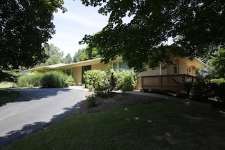 826 Winmoor Dr, Sleepy Hollow, IL 60118