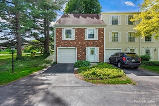 156 Bright Oaks Cir, Cary, IL 60013