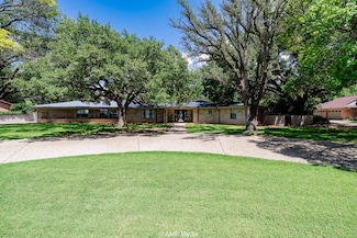 1117 S Leggett Dr, Abilene, TX 79605