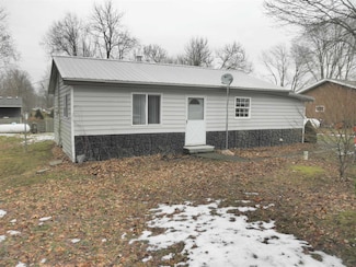 5294 W Finch Rd, Claypool, IN 46510