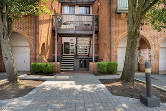 4 Lowell Ct, Teaneck, NJ 07666