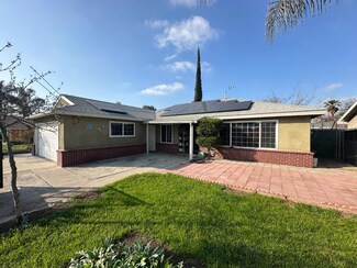 4667 E Garrett Ave, Fresno, CA 93725