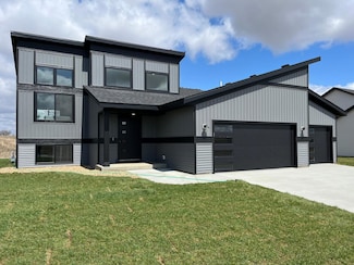 2210 Elk Run Dr SE, Pine Island, MN 55963