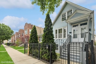 3649 W Oakdale Ave, Chicago, IL 60618