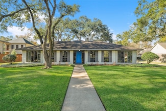 827 Heather Ct, Houston, TX 77024