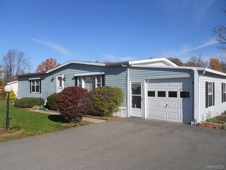 31 Pondview Dr, Bergen, NY 14416