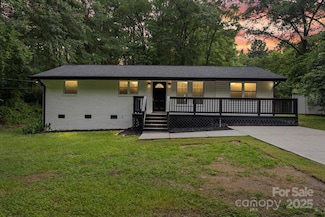 704 W Border St, Dallas, NC 28034