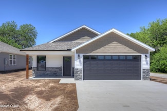 520 Harrison St, Carterville, MO 64835