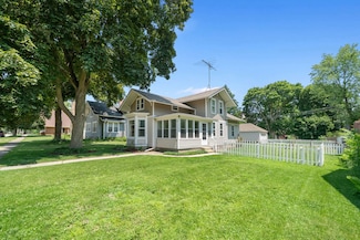 220 N Cedar St, Waterman, IL 60556