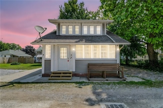 5016 Mapleton Beach Dr E, Geneva, OH 44041
