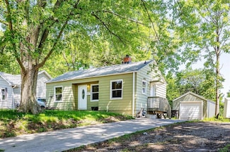 2421 Adams Ave, Des Moines, IA 50310