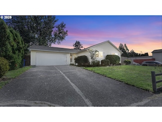 820 NE Cochran Ave, Gresham, OR 97030