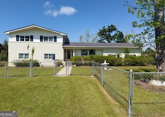 27 Park Ln, Hazlehurst, GA 31539