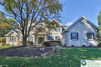 1805 Meadow Ridge Ct, Bethlehem, PA 18015