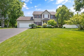 3242 Greenleafe Dr, Phoenix, NY 13135