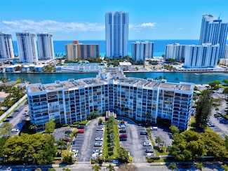 1000 Parkview Dr Unit 818, Hallandale Beach, FL 33009