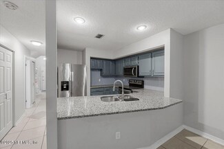 8555 Sturbridge Cir E, Jacksonville, FL 32244