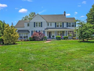 1204 S Mcknight Rd, Saint Louis, MO 63117