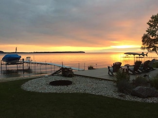 4839 Bay Shore Dr, Sturgeon Bay, WI 54235