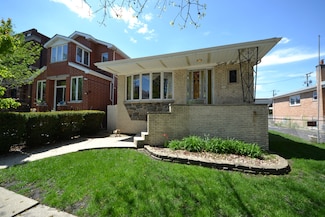 2820 S Shields Ave, Chicago, IL 60616