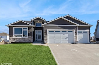 1210 NW Pine Bluff Cir, Waukee, IA 50263