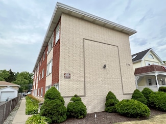 7716 Ogden Ave Unit 3R, Lyons, IL 60534