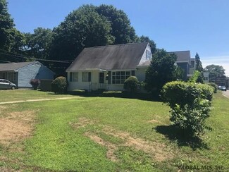 10 Garden Ct, Troy, NY 12180
