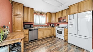 35 Buffalo Ln, Yerington, NV 89447