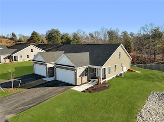 17 Overlook Ln, Glocester, RI 02814