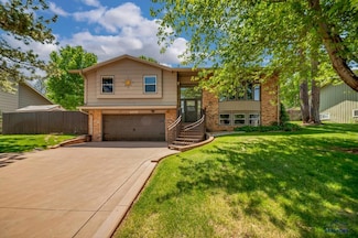4801 Steamboat Cir, Rapid City, SD 57702