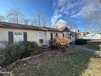 98 Point Breeze Rd, Saratoga Springs, NY 12866