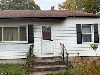 32 Hawthorne Dr, Somerset, NJ 08873