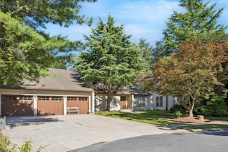 2 Woodstock Dr, Linwood, NJ 08221