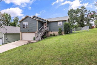 8002 Pine Ln, Rogers, AR 72756