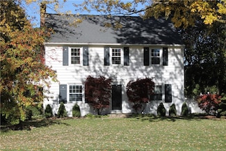 20 Lincoln Dr, Lockport, NY 14094