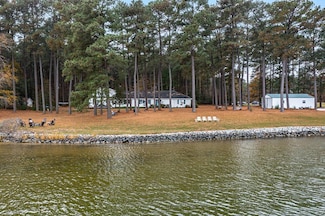 405 Courtney Ln, Callao, VA 22435