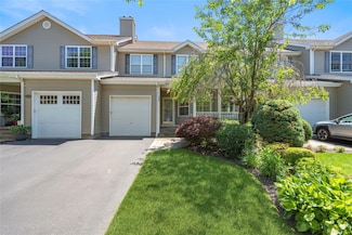 108 Rivendell Ct, Melville, NY 11747