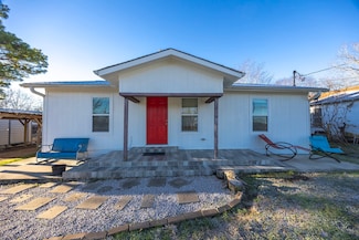 1003 N Banks St, Caldwell, TX 77836