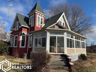 313 E Wall St, Seymour, IA 52590
