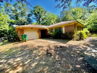 701 E Reagan St, Palestine, TX 75801