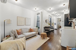 43 Thorne St Unit 1B, Jersey City, NJ 07307