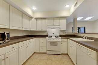 764 Spinnaker Ct Unit 12B, Secaucus, NJ 07094