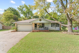 2121 S Roanoke Ave, Springfield, MO 65807