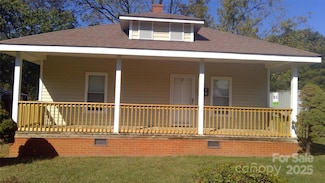 5909 Maple St, Charlotte, NC 28269