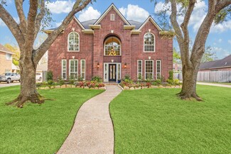 1807 Parkview Dr, Friendswood, TX 77546